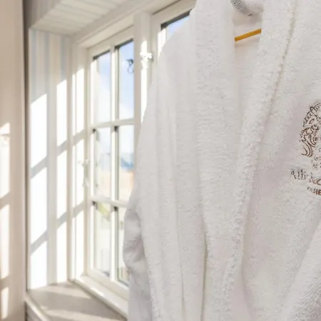 Allinge Badehotel ホテル *