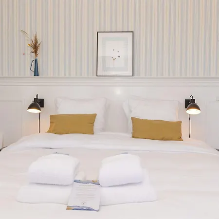 Allinge Badehotel ホテル *